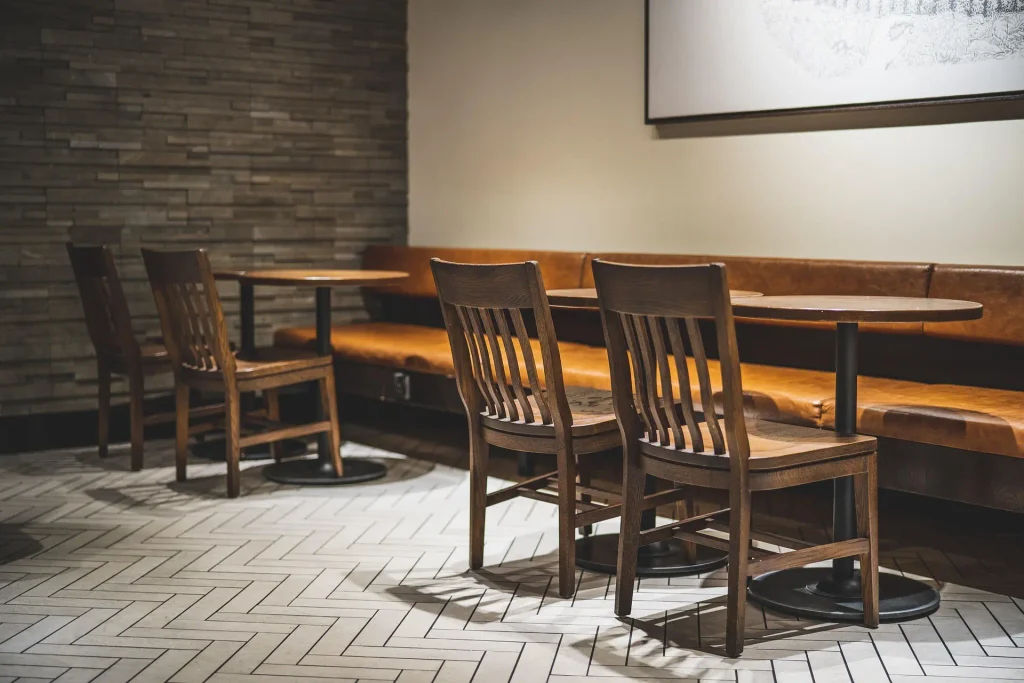 ¿Cuánto cuesta una franquicia de Starbucks Inversión real, licencias y alternativas?